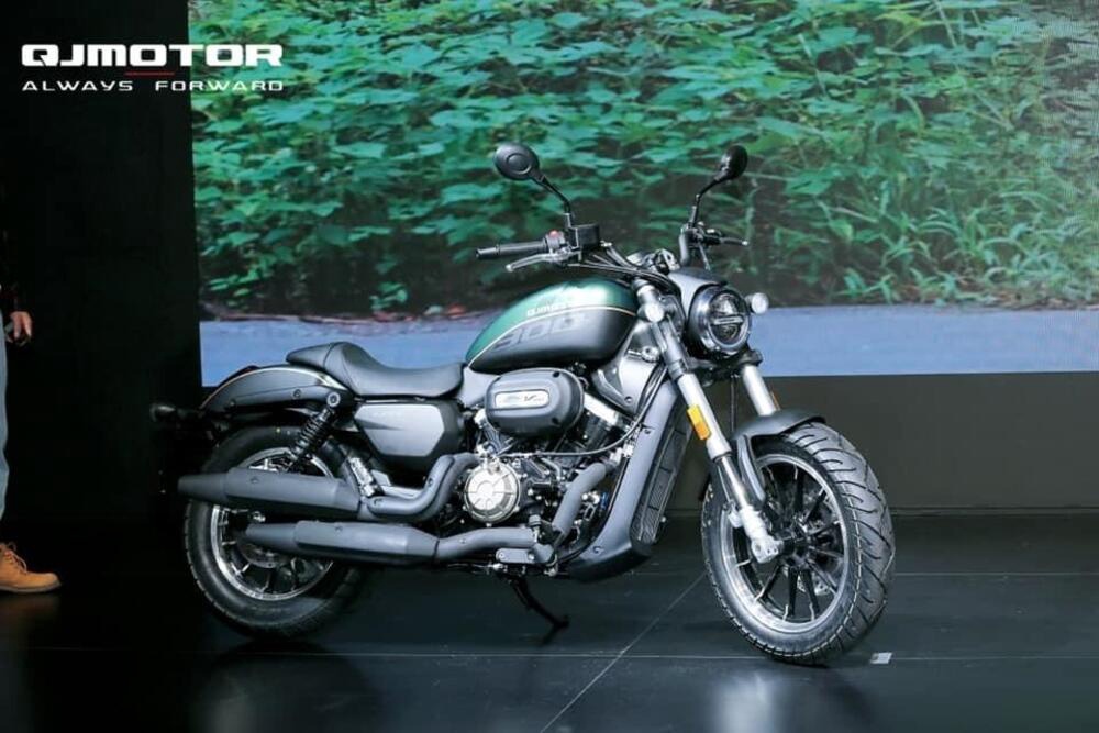 Мотоновости → QJ Motor выпустили мотоциклы Yi 550 и Flash 300 в ретро стиле
